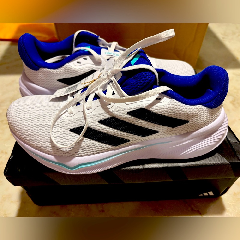 Adidas Men's Response White Flash Aqua Running Sneakers.  NEW. SIZE 9 MEN